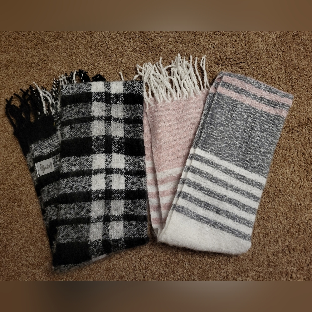 2 Scarves, 1 is black and white, 1 is pink, gray and white - Picture 2 of 7